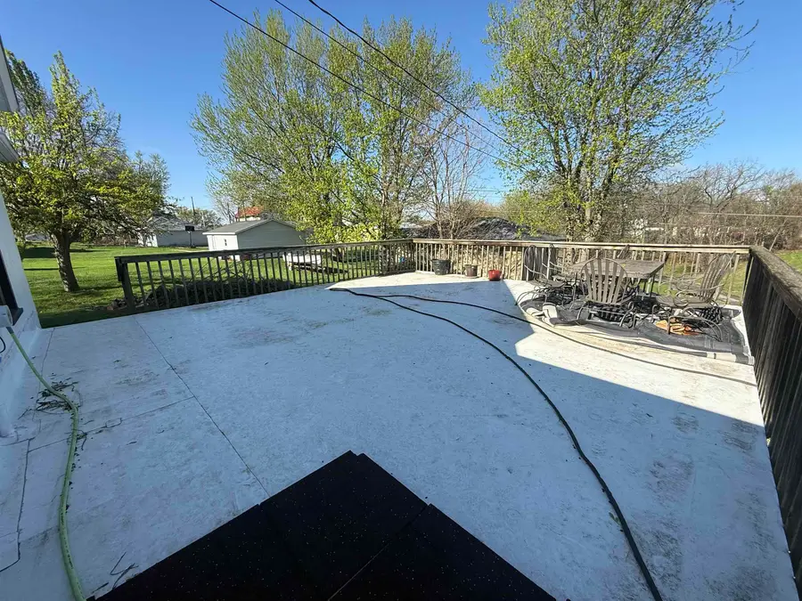 399 Montgomery Avenue, East Dubuque, IL 60125 - #2