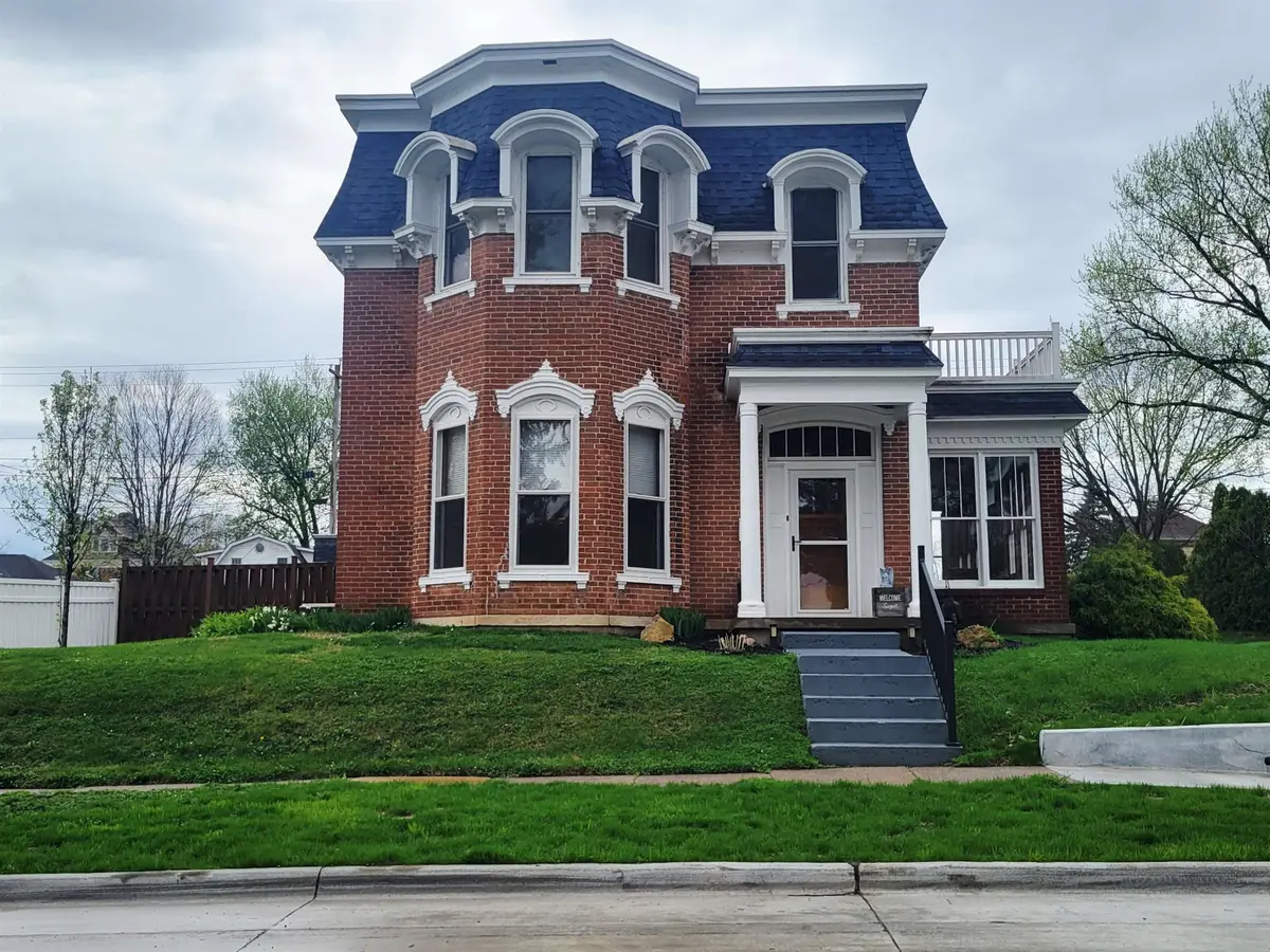 108 N 4th Street, Bellevue, IA 52031 - #1