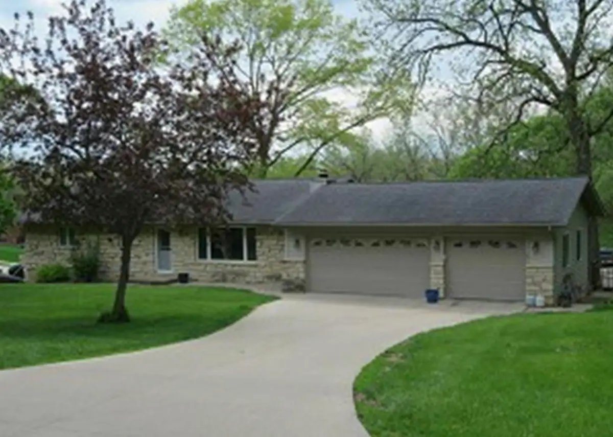 1843 S Grandview Avenue, Dubuque, IA 52003 - #1