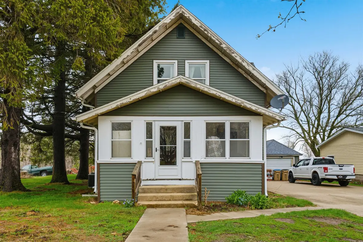 429 W Mission Street, Strawberry Point, IA 52076 - #1