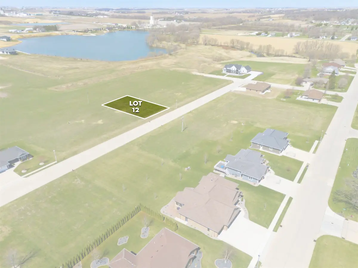 716 8th St SW, Dyersville, IA 52040 - #1