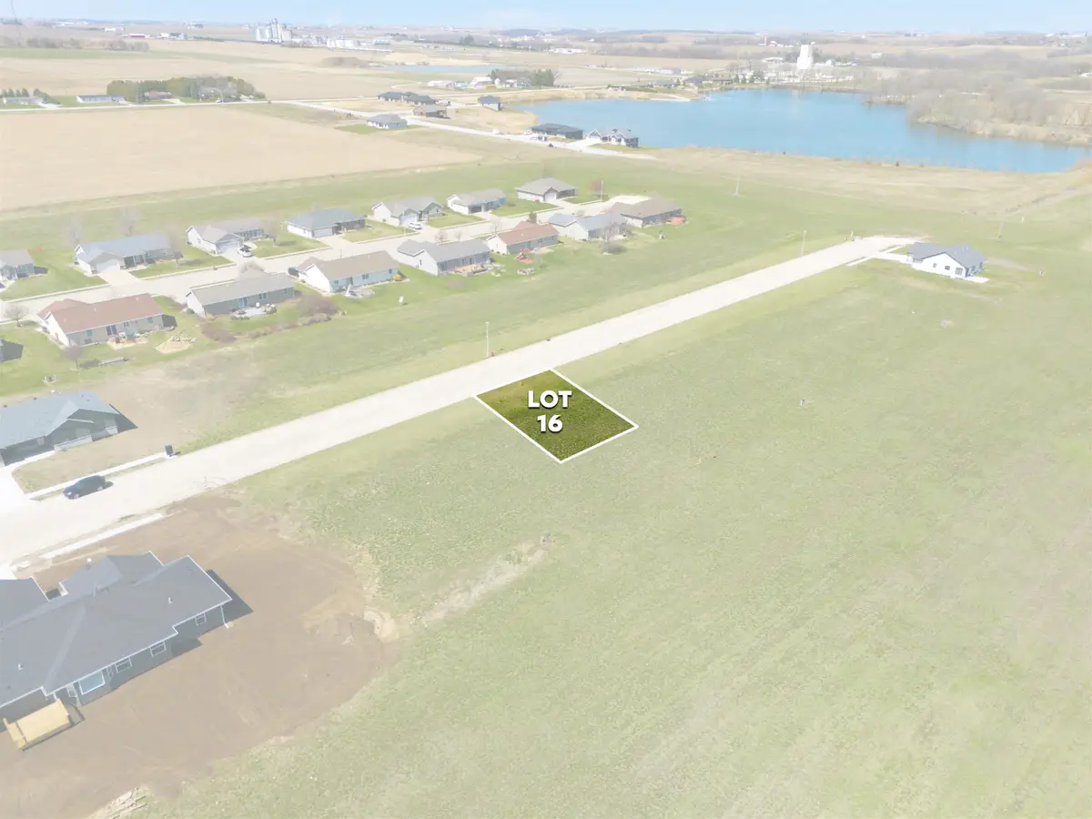 919 10th St SW, Dyersville, IA 52040 - #1