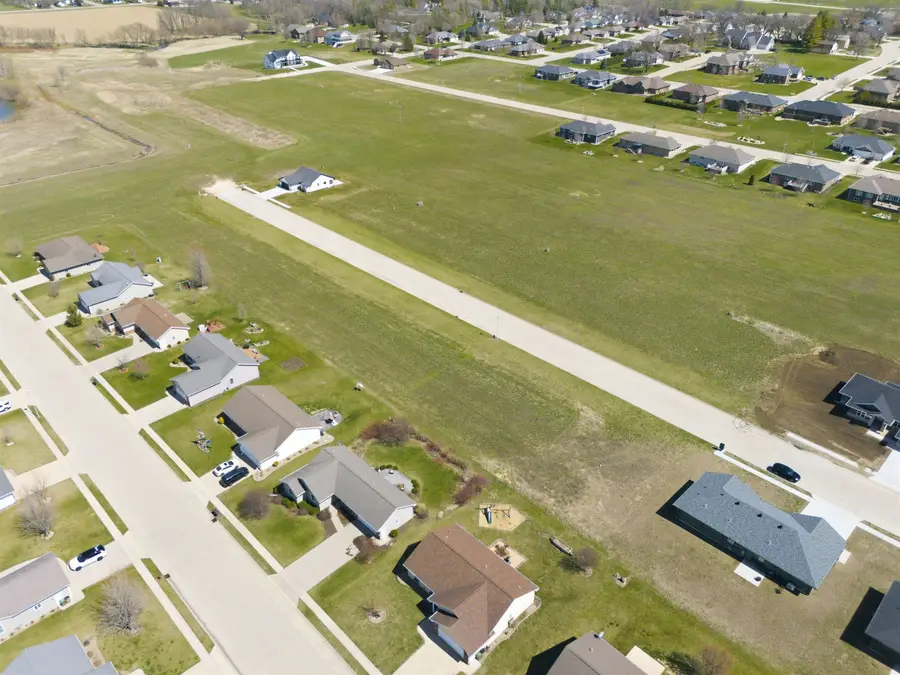 820 10th St SW, Dyersville, IA 52040 - #3