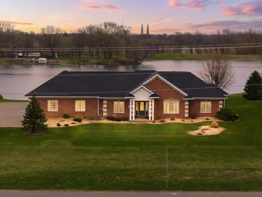 2104 332nd Ave, Dyersville, IA 52040 - #2