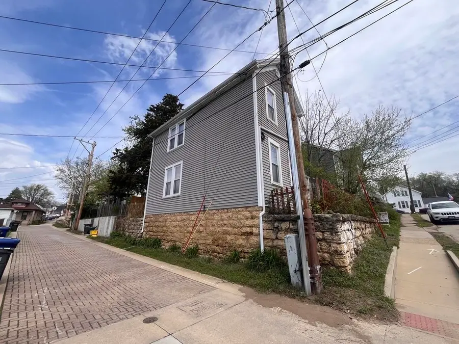 655 Regent Street, Dubuque, IA 52002 - #2