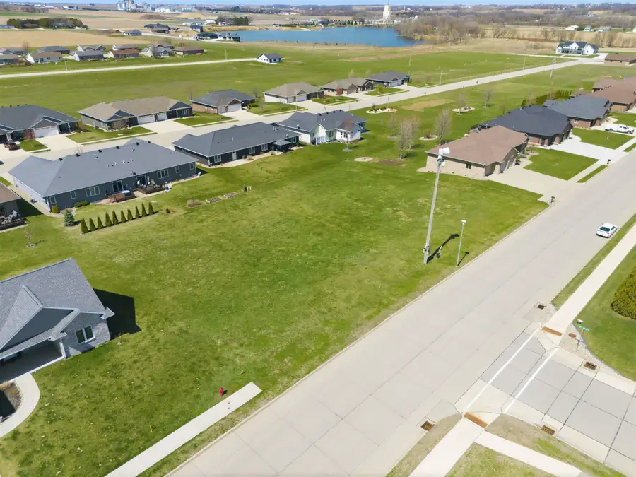 1004 7th St SW, Dyersville, IA 52040 - #2