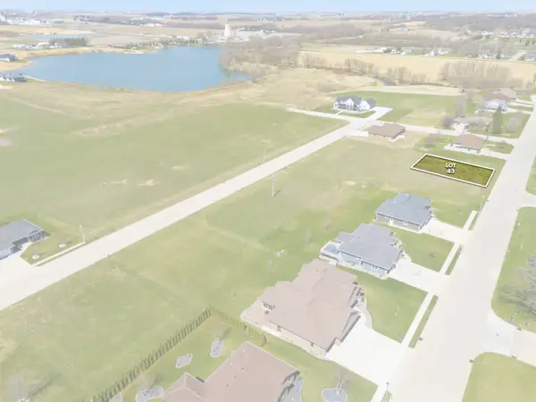 622 7th St SW, Dyersville, IA 52040