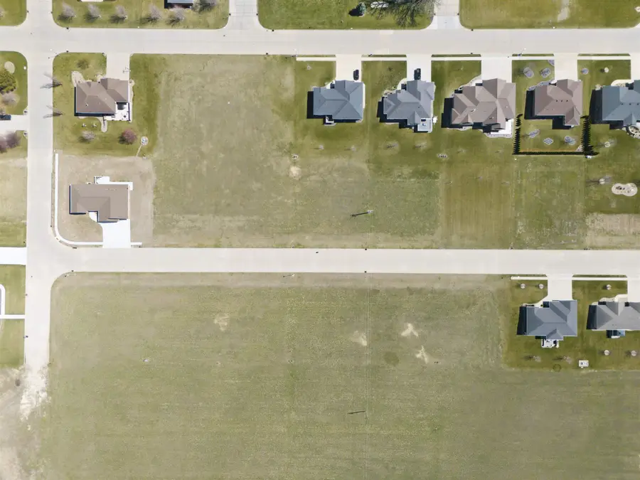 622 7th St SW, Dyersville, IA 52040 - #2