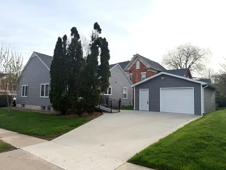 317 W Pleasant Street, Maquoketa, IA 52060 - #3