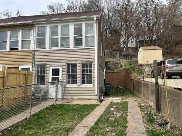 943 High Bluff Street, Dubuque, IA 52001