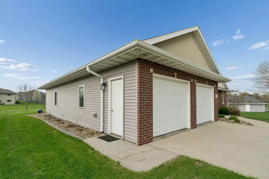 309 St. Clair Drive, Farley, IA 52046 - #2