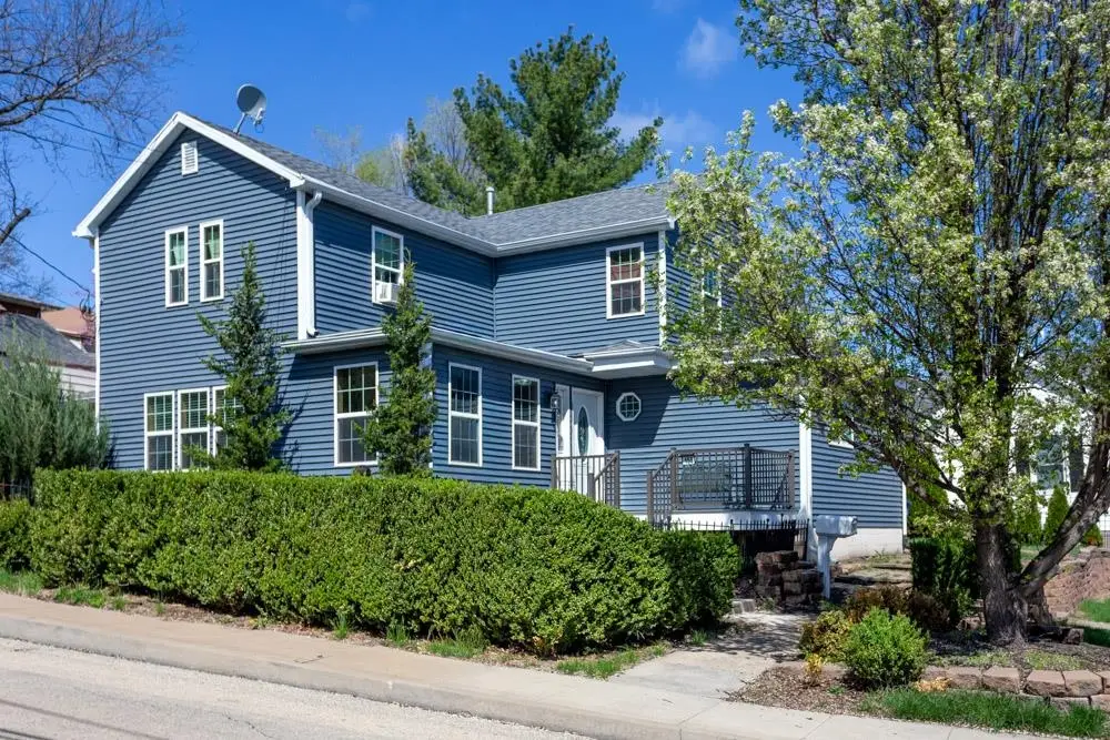 155 W 24 Street, Dubuque, IA 52001 - #1