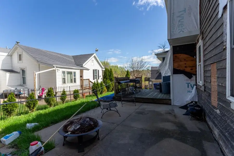 155 W 24 Street, Dubuque, IA 52001 - #3