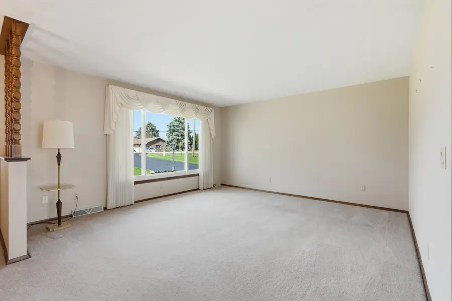 3020 West 32nd Street, Dubuque, IA 52001 - #3