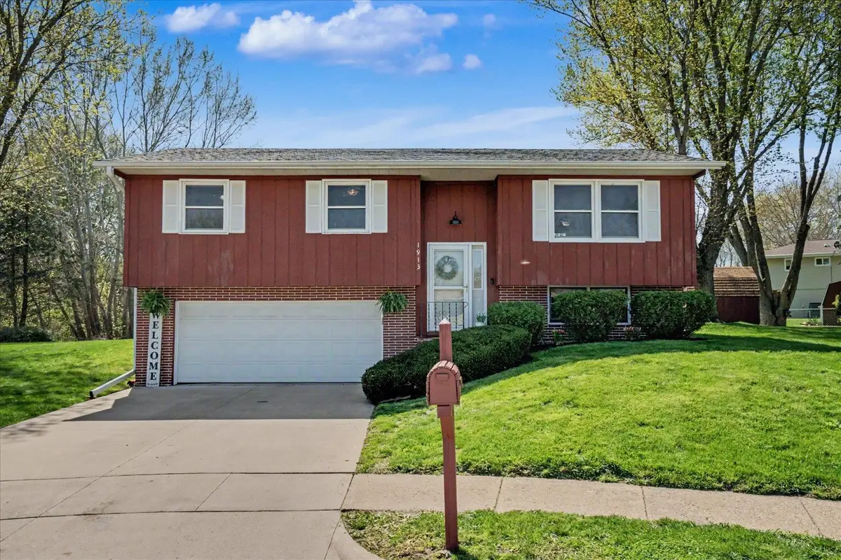 1913 Clifford Street, Dubuque, IA 52002 - #1