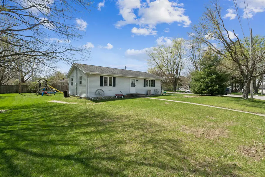 310 Hansel Street, Manchester, IA 52076 - #3
