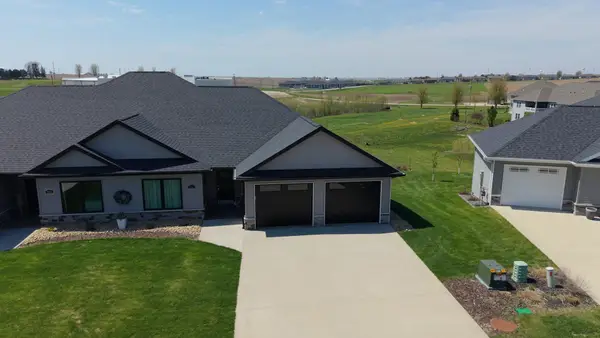 231 Solomia Court, Peosta, IA 52068