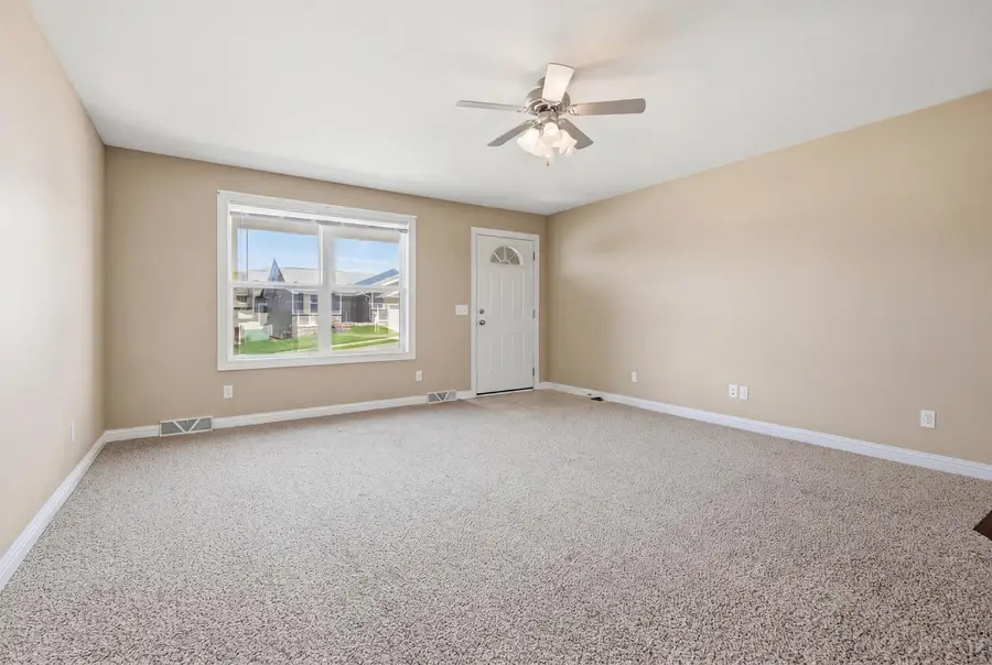 7802 S Westbrook Drive, Dubuque, IA 52002 - #3