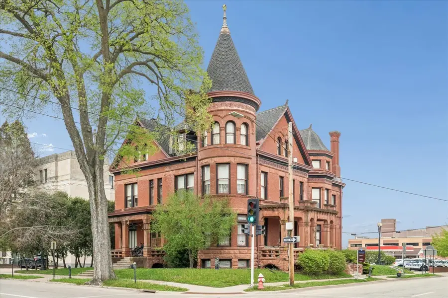 504 Bluff Street, Dubuque, IA 52001 - #3