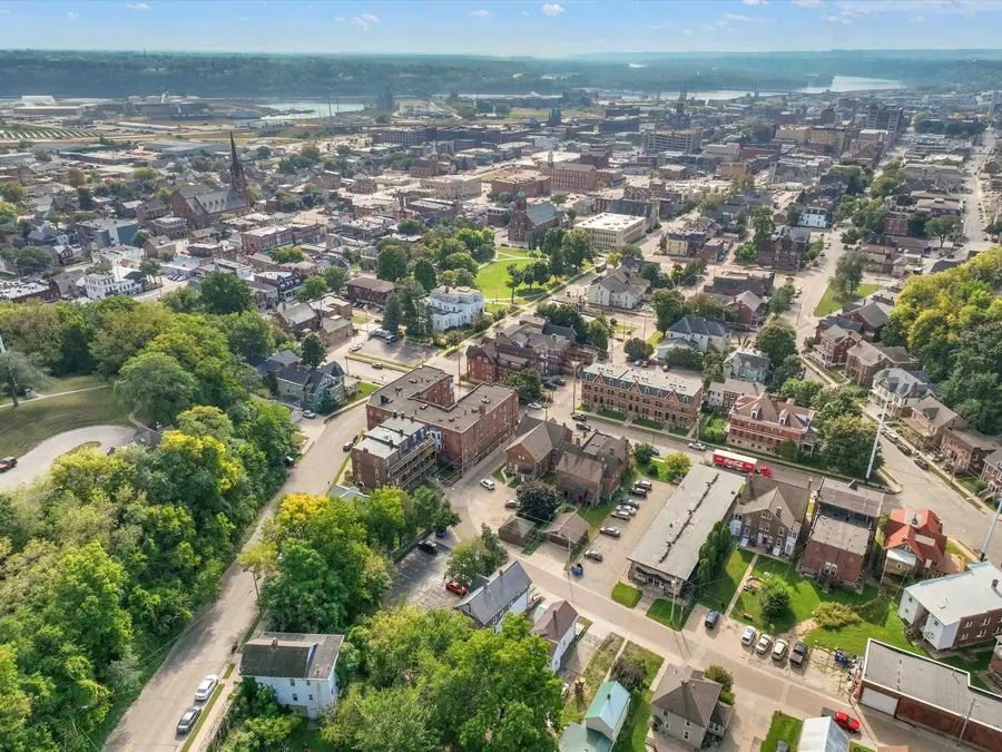 1735 Madison Street, Dubuque, IA 52001 - #3