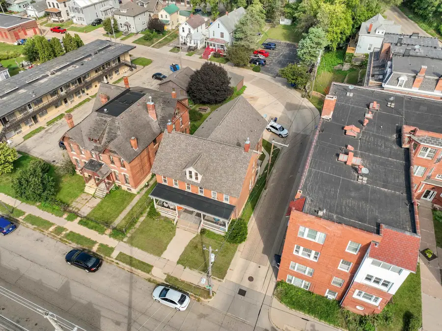 251 W 17th Street, Dubuque, IA 52001 - #2