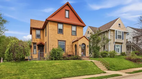 77 Alpine Street, Dubuque, IA 52001