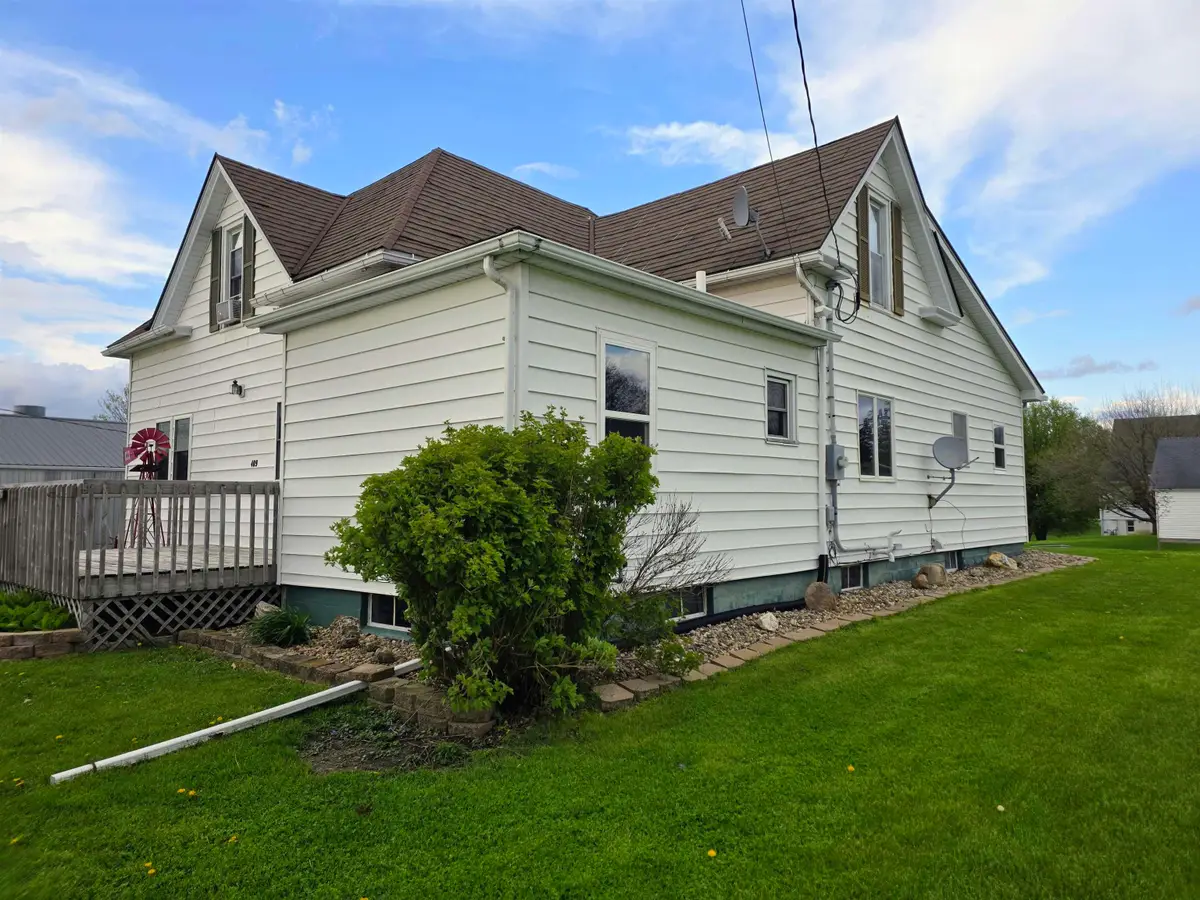 409 Main Street, Colesburg, IA 52035 - #1