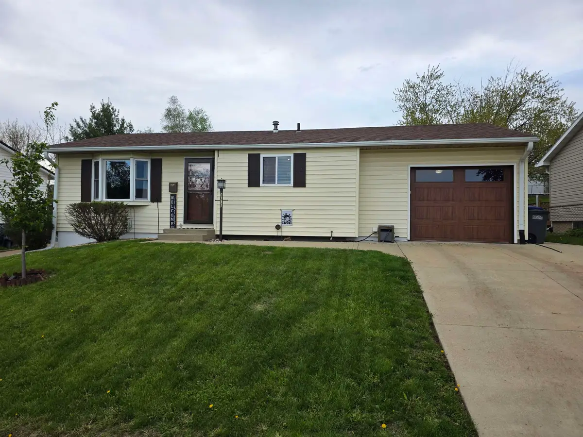 3615 Hillcrest Road, Dubuque, IA 52002 - #1
