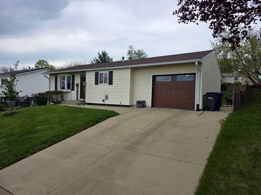 3615 Hillcrest Road, Dubuque, IA 52002 - #2
