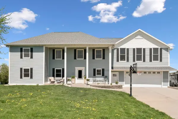 9933 Laudeville Road, Dubuque, IA 52003