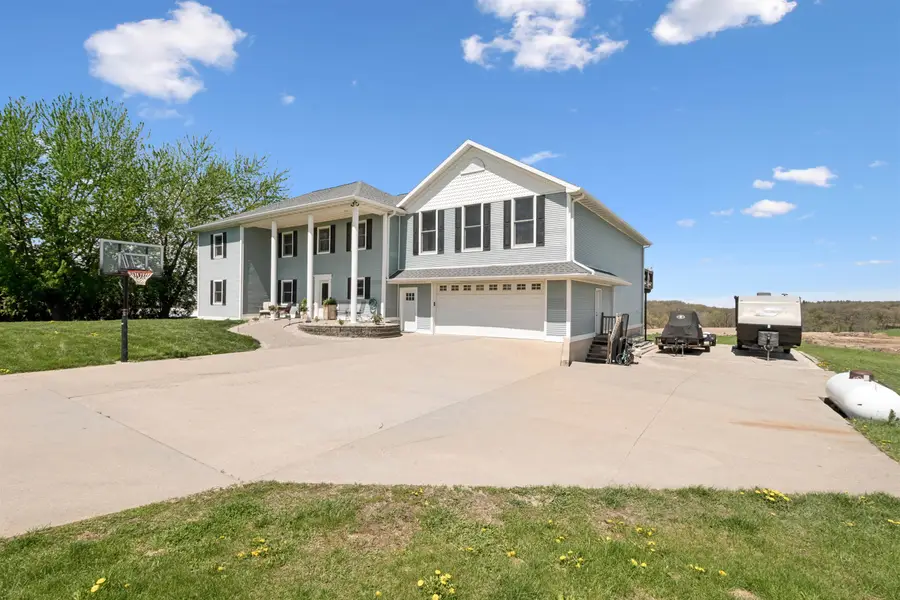 9933 Laudeville Road, Dubuque, IA 52003 - #2