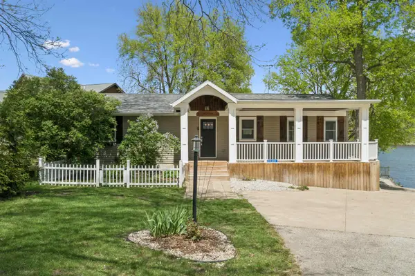 20301 247th Street, Manchester, IA 52057