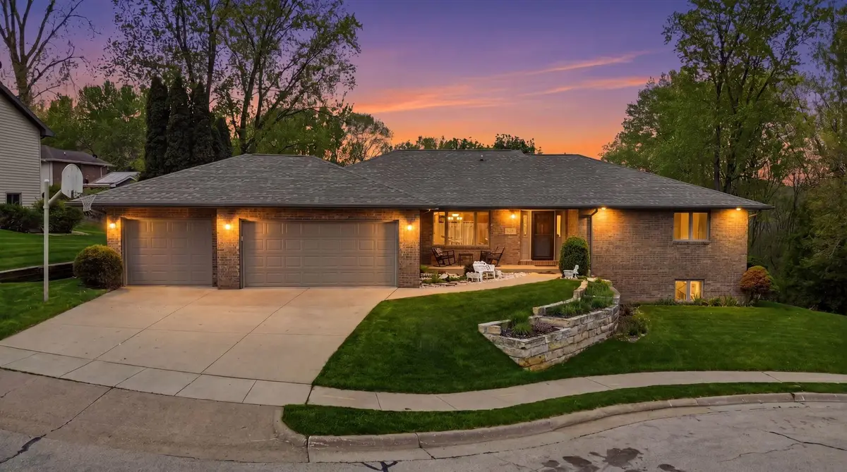 806 Lacey Court, Dubuque, IA 52001 - #1