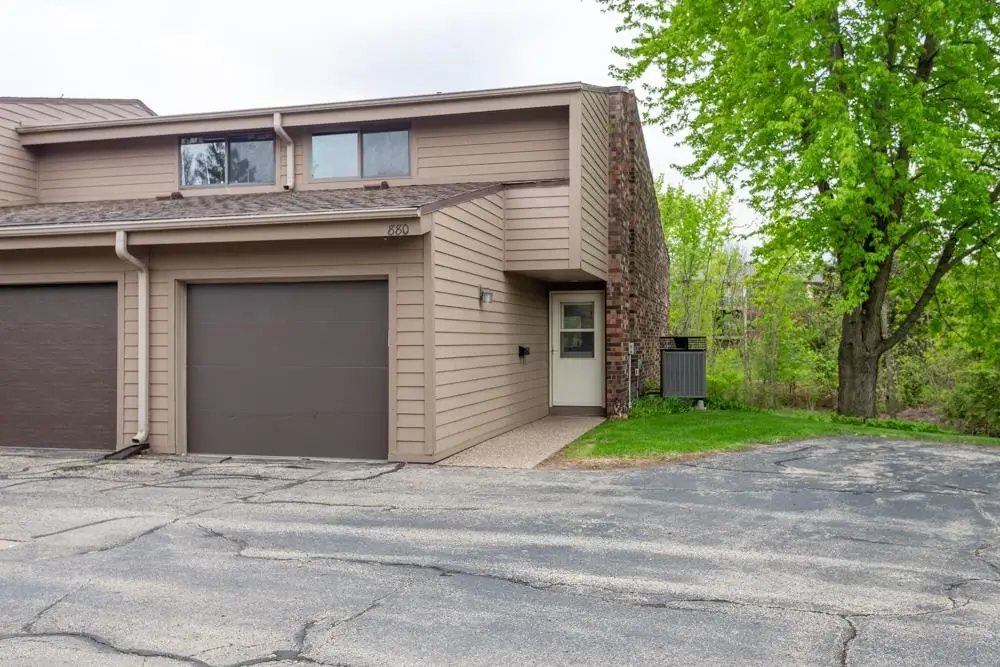 880 Stone Ridge Place, Dubuque, IA 52001 - #1