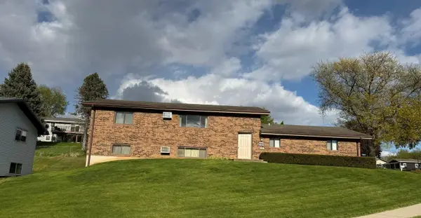 845-847 Hawkeye Drive, Dubuque, IA 52001