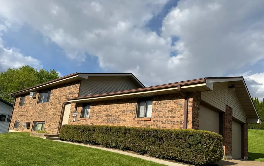 845-847 Hawkeye Drive, Dubuque, IA 52001 - #2