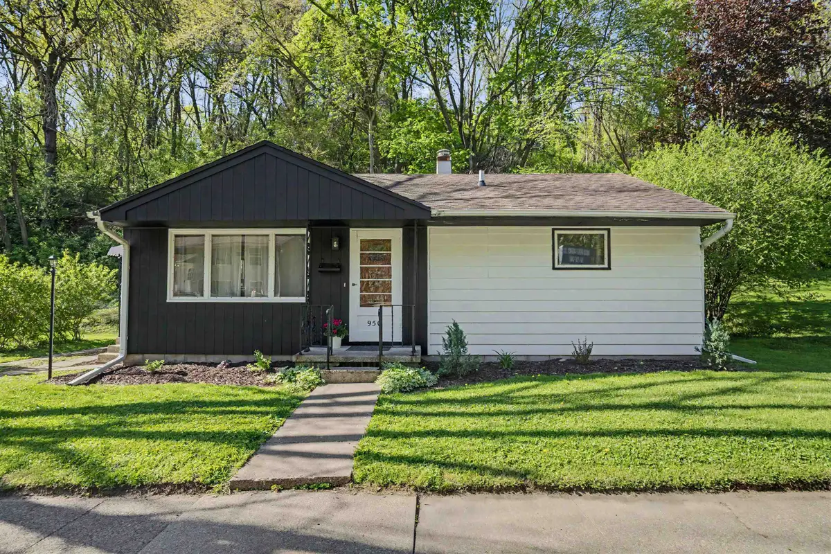 950 W Locust Street, Dubuque, IA 52001 - #1