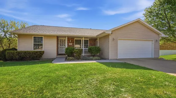 2488 Birchwood Drive, Dubuque, IA 52002