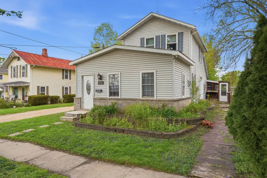 381 Sherwood Avenue, East Dubuque, IL 61025 - #2