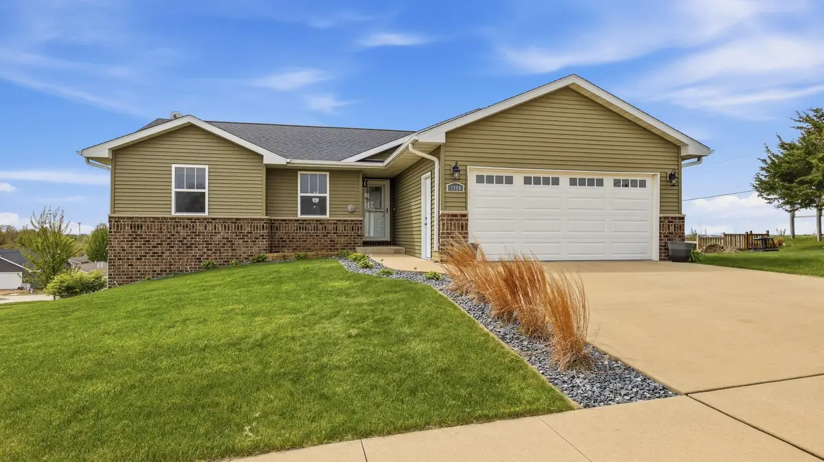 1990 Sky Blue Drive, Dubuque, IA 52001 - #1
