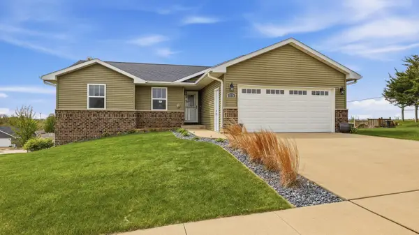 1990 Sky Blue Drive, Dubuque, IA 52001