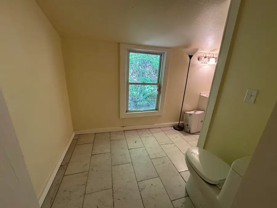 2611 Central Avenue, Dubuque, IA 52001 - #2