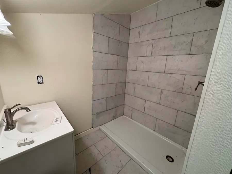 2611 Central Avenue, Dubuque, IA 52001 - #3