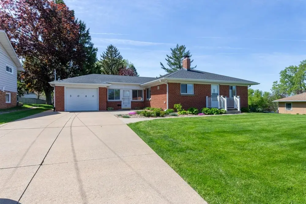 3040 Kaufmann Avenue, Dubuque, IA 52001 - #1