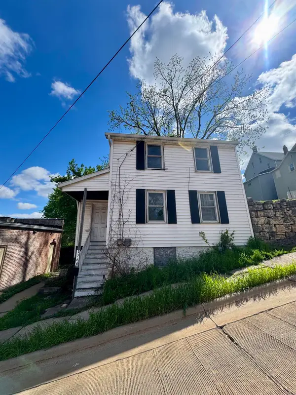 1360 Dell Street, Dubuque, IA 52001