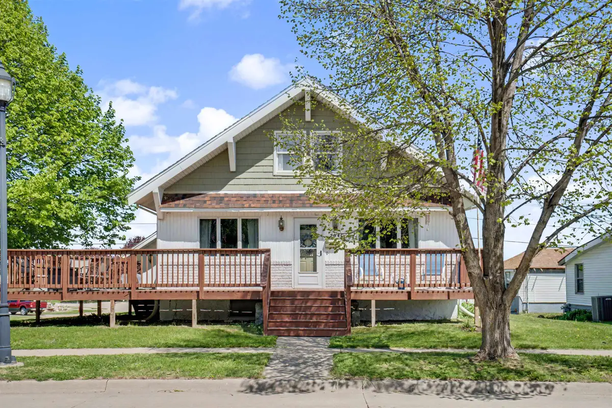 704 2nd Ave Se, Dyersville, IA 52040 - #1