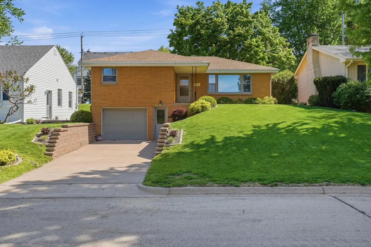 262 Bradley Street, Dubuque, IA 52003 - #1