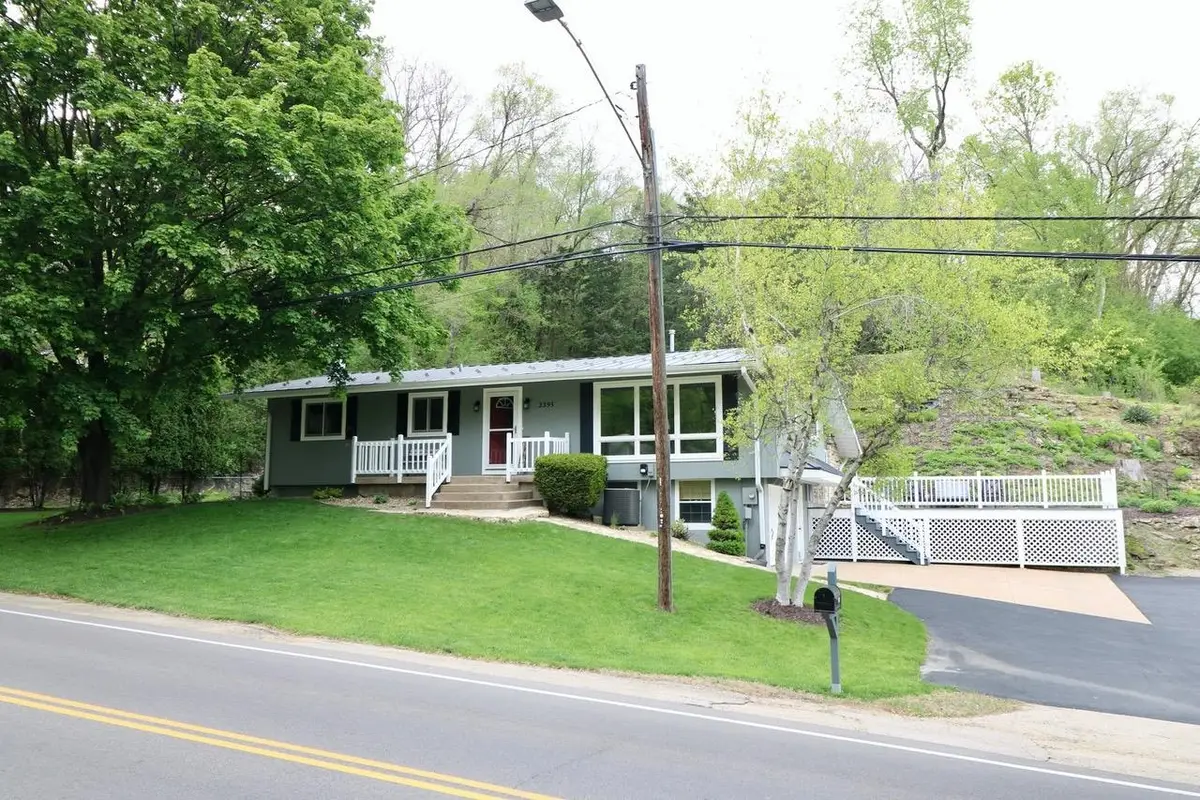 2395 W 32nd Street, Dubuque, IA 52001 - #1
