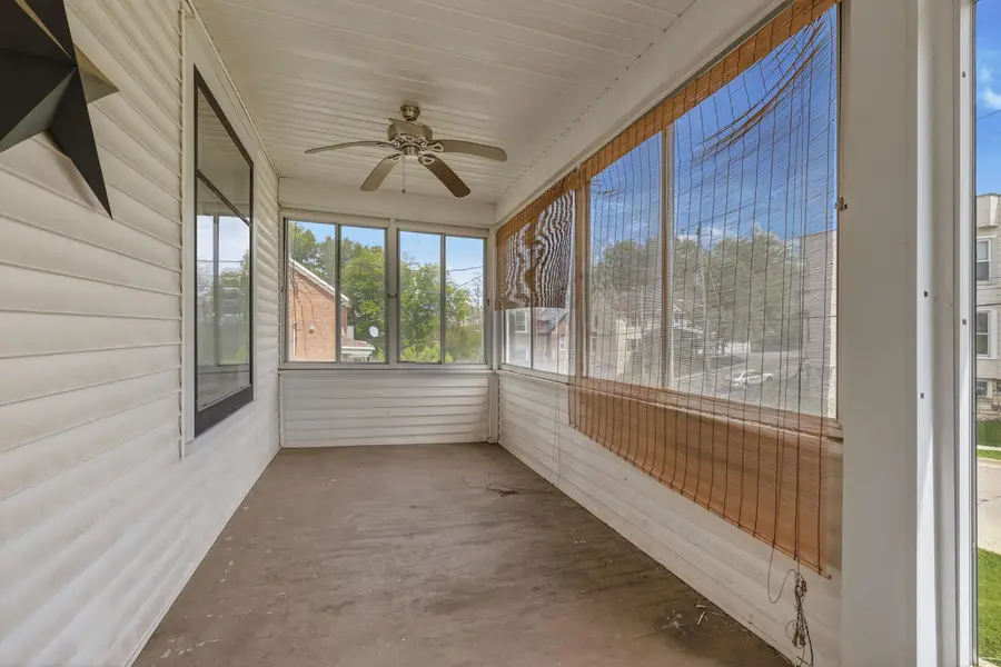 705 W 3rd Street, Dubuque, IA 52001 - #2