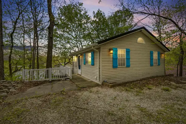 26249 215th Avenue, Delhi, IA 52223